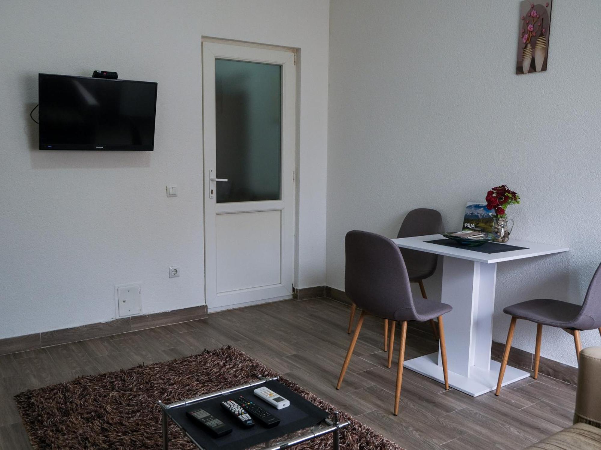 Cozy Spacious Apartment Peje Exteriér fotografie